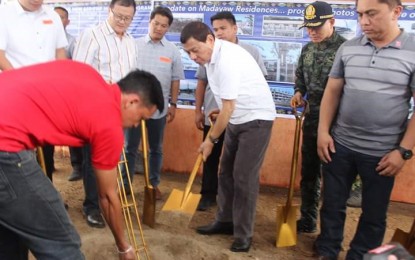 <p><strong>HOUSING PROGRAM.</strong> President Rodrigo Duterte (center) leads the laying of the time capsule and the groundbreaking ceremony of the P1-billion Vista Alegre Homes under the New AFP/PNP Housing Program in Barangay Dos Hermanas, Talisay City, Negros Occidental on Sunday. Also in photo (from left) Talisay City Mayor Neil Jesus Antonio Lizares III, Housing and Urban Development Coordinating Council Chair Eduardo Del Rosario, Negros Occidental Third District Rep. Alfredo Benitez, PNP chief Director General Oscar Albayalde, and National Housing Authority General Manager Marcelino Escalada Jr. <em>(Photo courtesy of PIA Negros Occidental)</em></p>